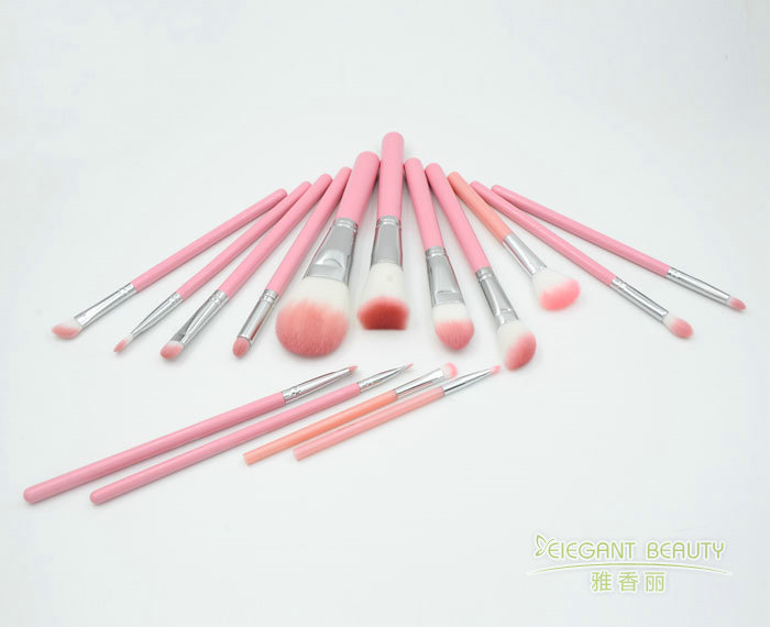 午夜色情免费视频的獨特魅力：為何它比手指更適合上妝？
